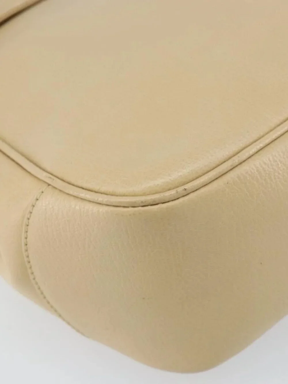 Salvatore Ferragamo Gancini Shoulder Bag Leather Beige Gold Auth 161430